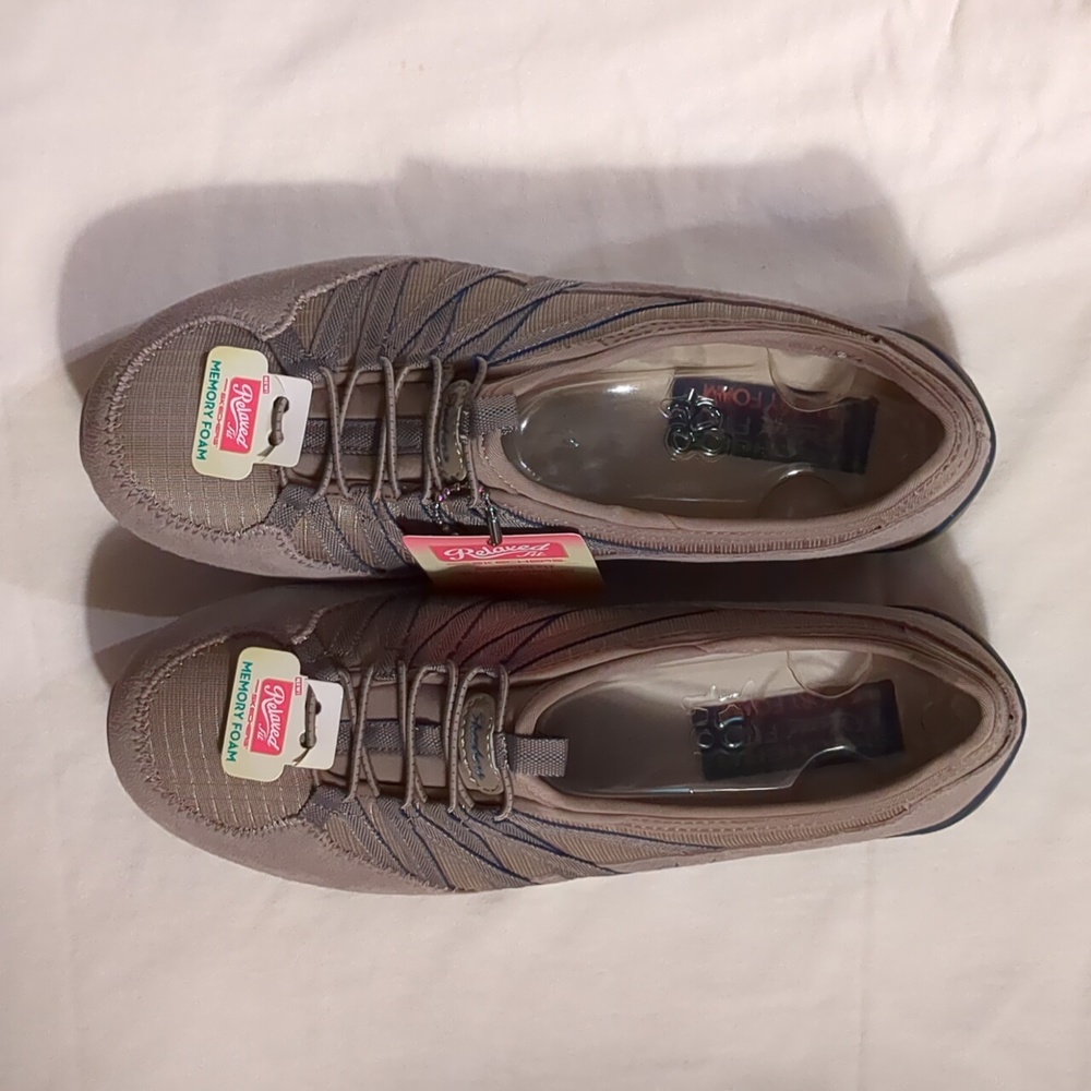 Skechers Relaxed Fit with Memory Foam